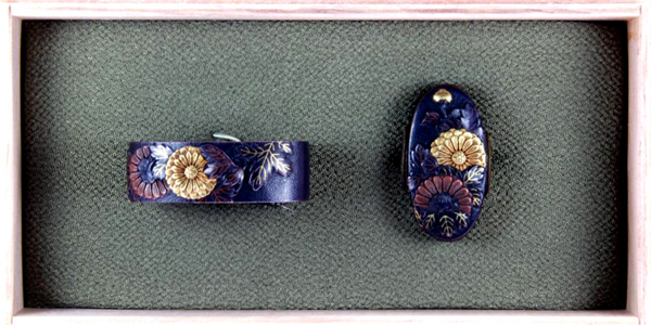 菊花図縁頭　横谷元意