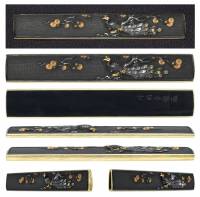 小柄　銘　片岡芳輝(花押)　唐松孔雀図小柄(KO-010825)-2