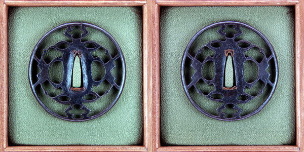 鍔 無銘 伝金山 紋様透鍔 保存刀装具鑑定書