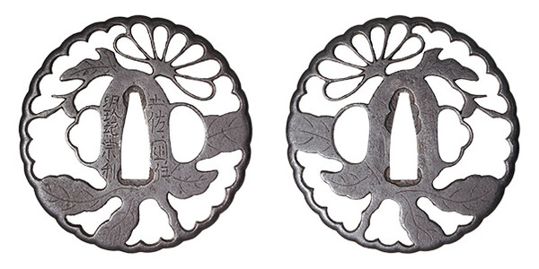 鍔　銘　土佐国住明珍紀宗利　枝菊透鍔　特別保存刀装具鑑定書 商品画像