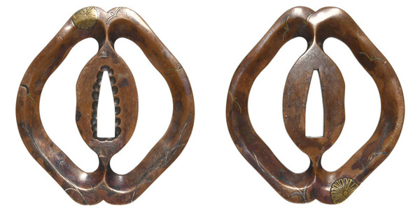 鍔 無銘 伝 肥後 西垣四郎作 左右海鼠透図鍔 日本刀剣保存会