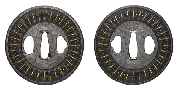 鍔 無銘 信玄 百足文図鍔 保存刀装具鑑定書