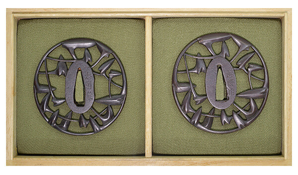 大小鍔 銘 武州住赤坂忠時作 鯛骨透大小鍔 保存刀装具鑑定書