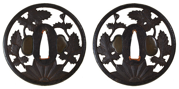 鍔 銘 越前住記内作 菊花図 日本刀剣保存会鑑定書