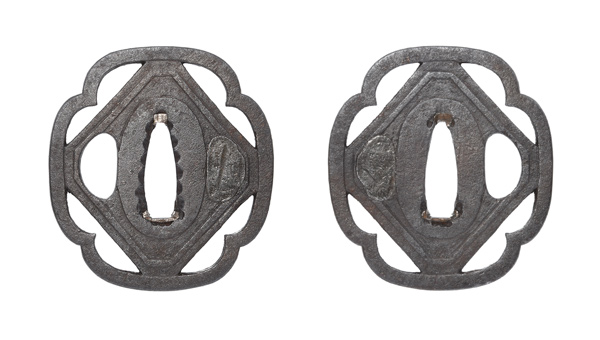 鍔 無銘 後代柳生 隅切角文透鍔 保存刀装具鑑定書の販売